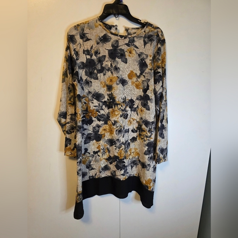 Tavin Floral Long Sleeve Dress with Asymmetrical Hem Size 10